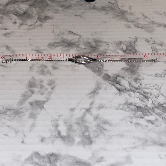 Vintage signed monet silver tone bracelet - Picture 2 of 5